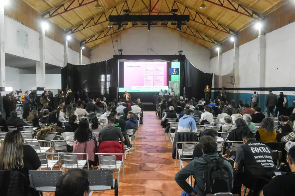 El Legislador Lucas Pica destacó el respaldo político y social al gasoducto Tratayén–SAO. Fotos: Vanesa Schwemmler para NoticiasNet.