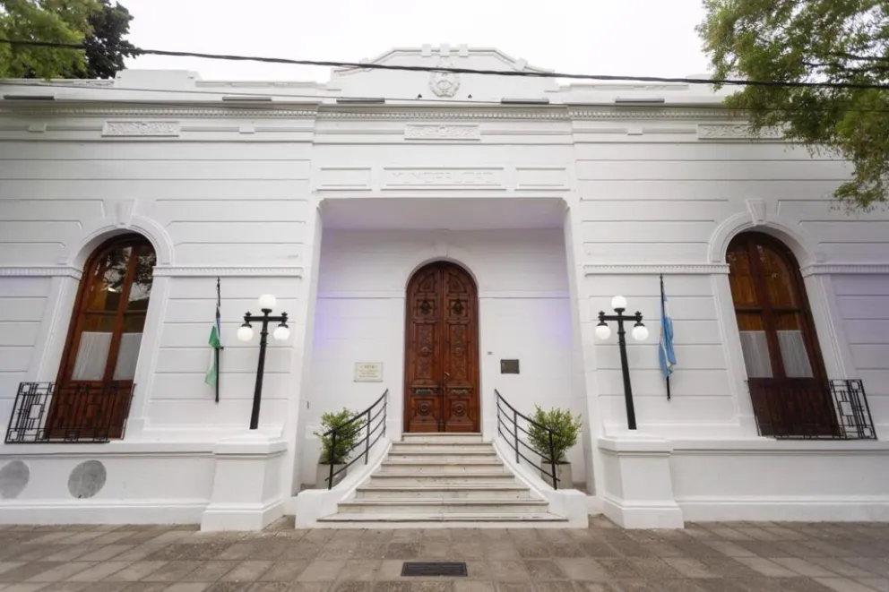 El histórico edificio municipal de la calle San Martín 263, inaugurado el 25 de mayo de 1910 en el marco de los festejos por el Centenario de la Revolución de Mayo. Foto: Gentileza.