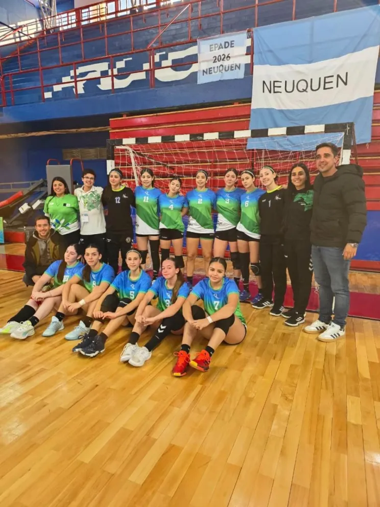 Podio por partida doble para el handball rionegrino. Fotos: Federación Rionegrina de Handball. 