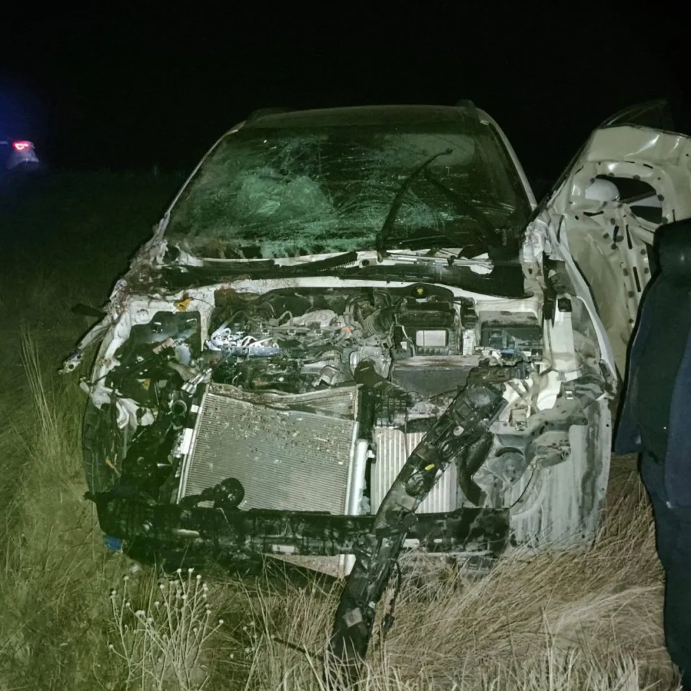 Así quedó el vehículo accidentado en la Ruta 250, cerca de Conesa. 