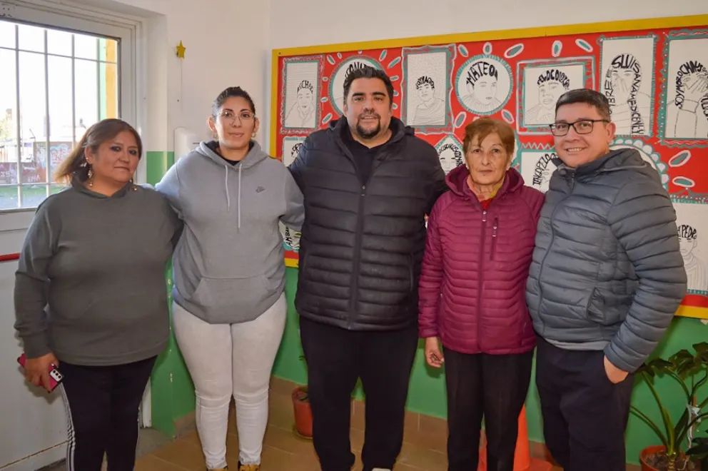 Luciano Muñoz y su equipo de trabajo tendrán varios desafíos en uno de los barrios más populares de Viedma. Fotos Emanuel Mirenghi para NoticiasNet. 