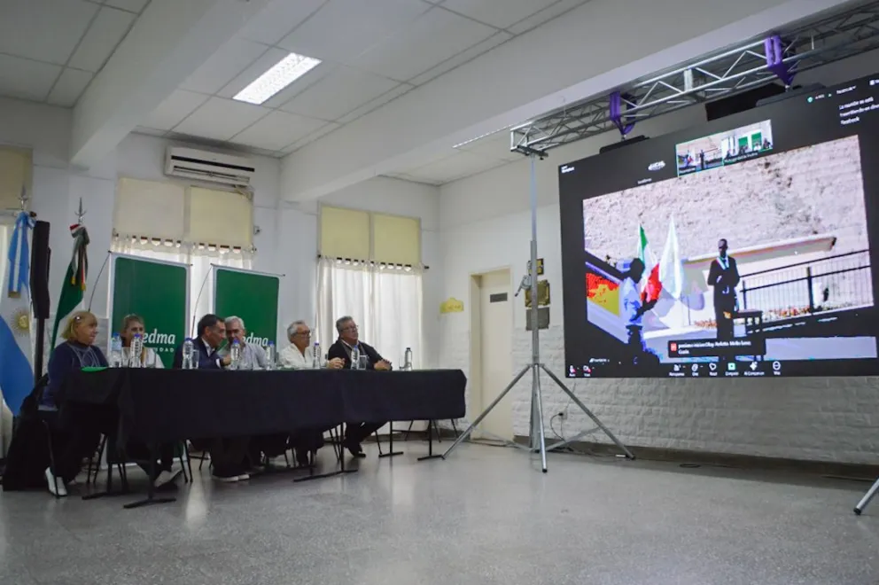 La representación argentina encabezada por el intendente y el titular del bloque de JSRN, Facundo López. Fotos Emanuel Mirenghi para NoticiasNet.