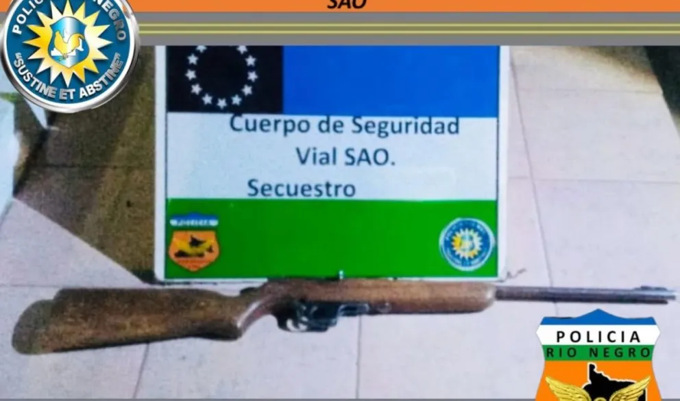 Carabina secuestrada por parte de Seguridad Vial de San Antonio Oeste. 