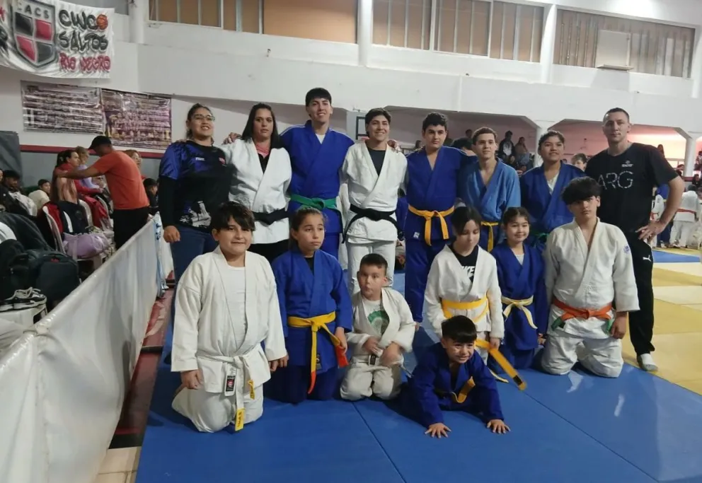 El dojo Hikari estuvo presente en Cinco Saltos en el marco de un torneo que dejó una significativa experiencia. Foto gentileza.