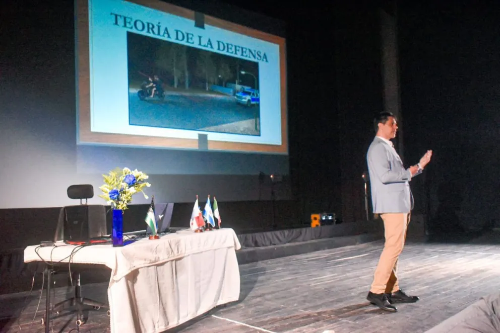 El perito Juan Manuel Caglieris habló sobre la aplicación integral de conocimientos forenses en asesoría pericial. Fotos Vanesa Schwemmler para NoticiasNet. 
