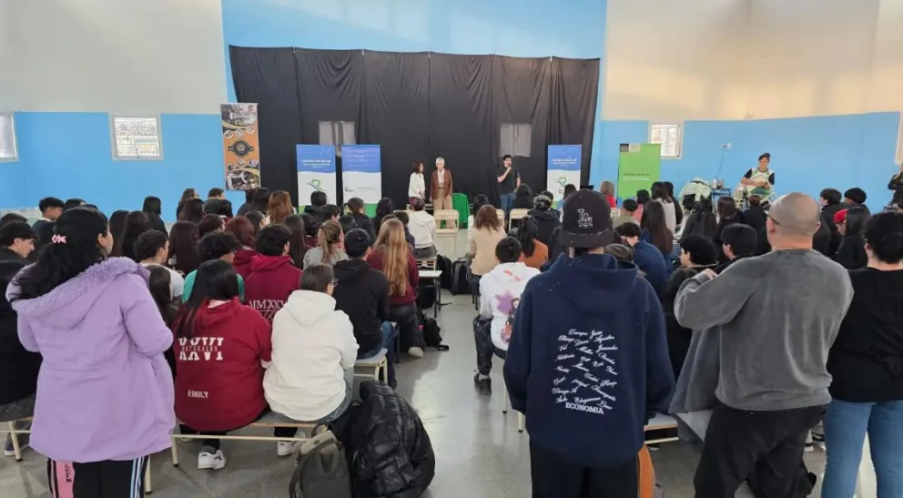 El eje estuvo puesto en el diseño de estrategias colectivas para abordar la salud integral, la convivencia escolar y la prevención de consumos problemáticos desde las aulas. Fotos: Gobierno de Río Negro.