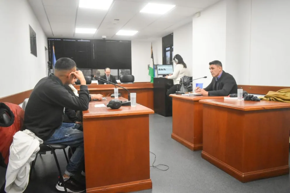 Audiencia judicial por tenencia ilegal de armas de fuego, una ya había sido disparada según las pericias. Fotos: NoticiasNet. 