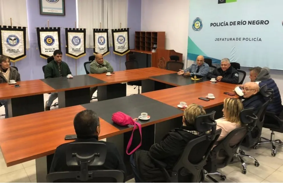 Especialistas del Primer Congreso Internacional de Ciencias Forenses de Río Negro en Jefatura de la Policía. 