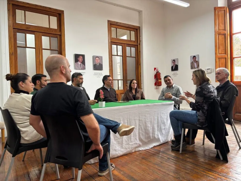 Los acuerdos establecen las responsabilidades de cada institución para poner en marcha un curso abierto a la comunidad y una diplomatura. Fotos: Municipalidad de Viedma.