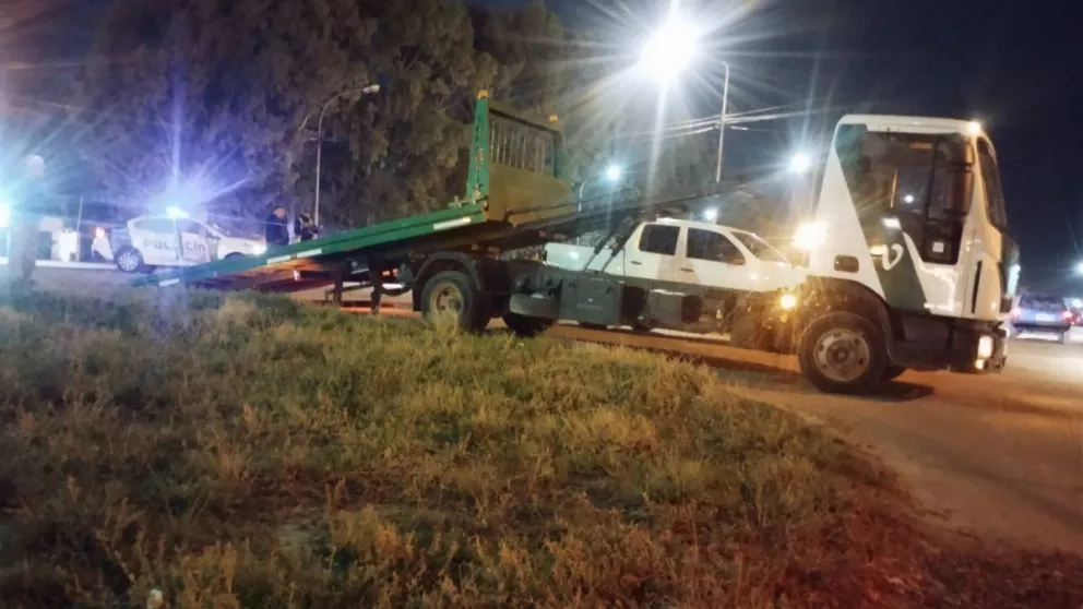 El área de Tránsito se llevó a la camioneta secuestrada para resguardo pericial. 