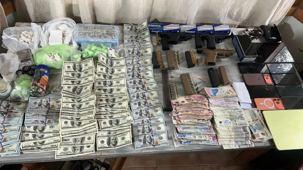 Golpe al narcotráfico con una importante movilización de efectivos. Crédito: Policía de Río Negro
