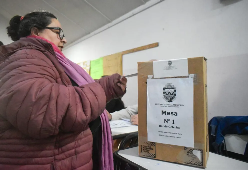 Las 1016 Viviendas va a las urnas para elegir sus representantes en la junta vecinal. Fotos Vanesa Schwemmler para NoticiasNet. 