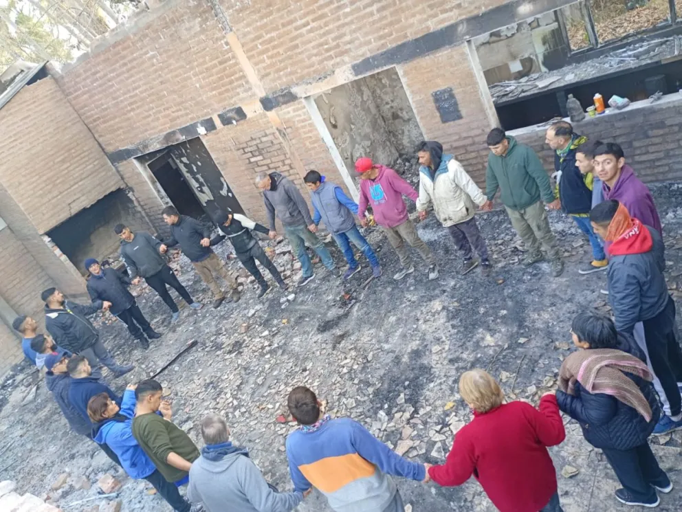 Los chicos que asisten a la chacra están firmes para la recuperación del predio. 