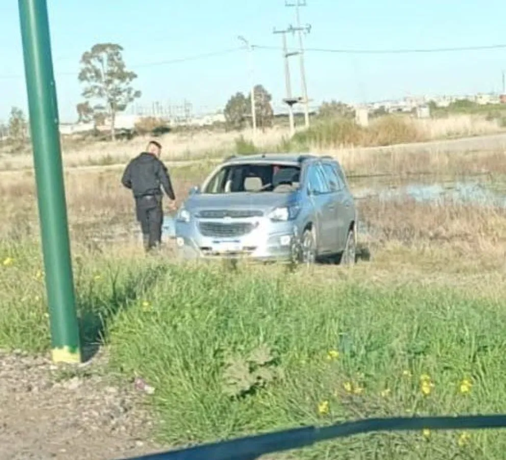 El choque involucró a un Fiat Uno de color rojo y una Chevrolet Spin. Foto: Taxistas en Movimiento 