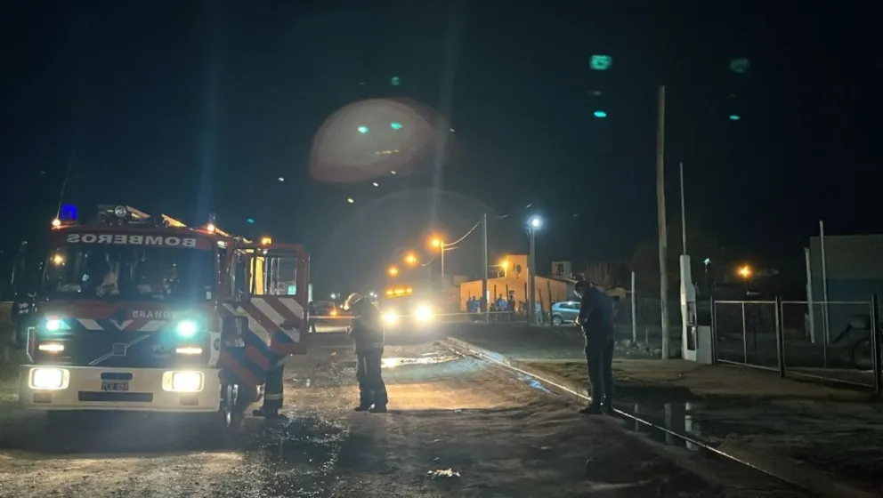 La rápida intervención de los bomberos y el trabajo coordinado de las fuerzas de seguridad evitaron una tragedia mayor -fotos gentileza.