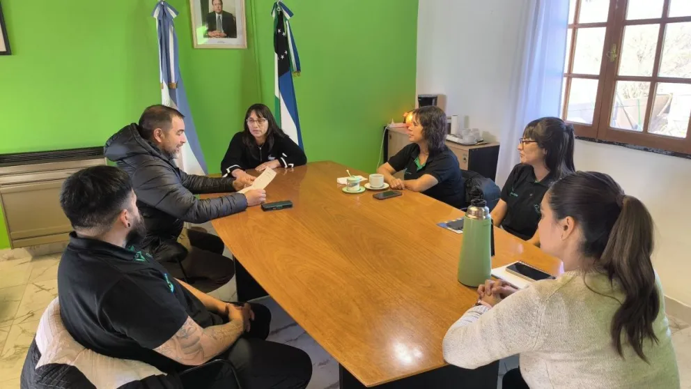 El funcionario estacó el rol clave de las juntas vecinales y la articulación con el municipio para potenciar el mercado laboral. Foto: Municipalidad de Sierra Colorada.