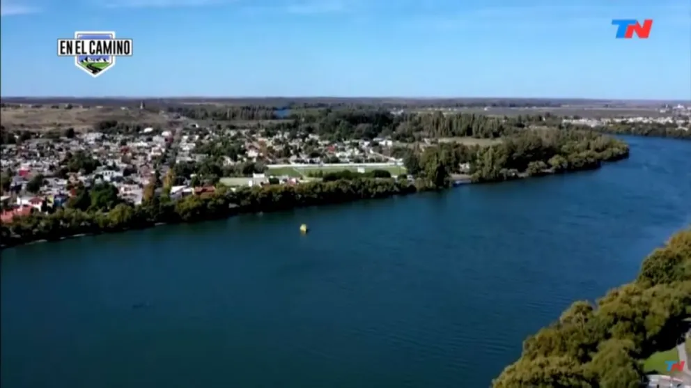 Vista de la majestuosidad del río Negro desde un dron del equipo de Todo Noticias. Foto gentileza.