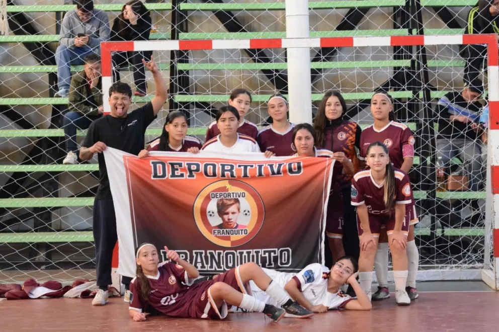 Deportivo Franquito dejando el futsal viedmense en los primeros planos. 