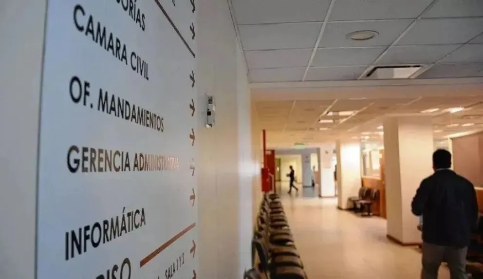 El informe remitido a la Legislatura confirmó que los agentes que tenían la llave del sector donde se resguardaban las armas fueron allanados durante la investigación. Foto: archivo.