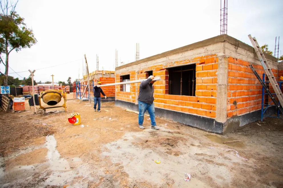 La obra registra un avance del 23 por ciento y el edificio tendrá capacidad para 40 estudiantes. Se busca reducir la deserción por razones económicas. Foto: Gentileza.