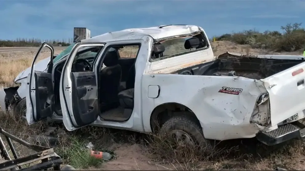 La rodado quedó destruido y personal médico debió trasladar de urgencia a la víctima. Foto: Gentileza.