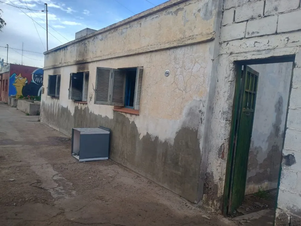 Incendio en una vivienda de la calle Belgrano al 1000. Un vecino denunció que habría sido intencional. 