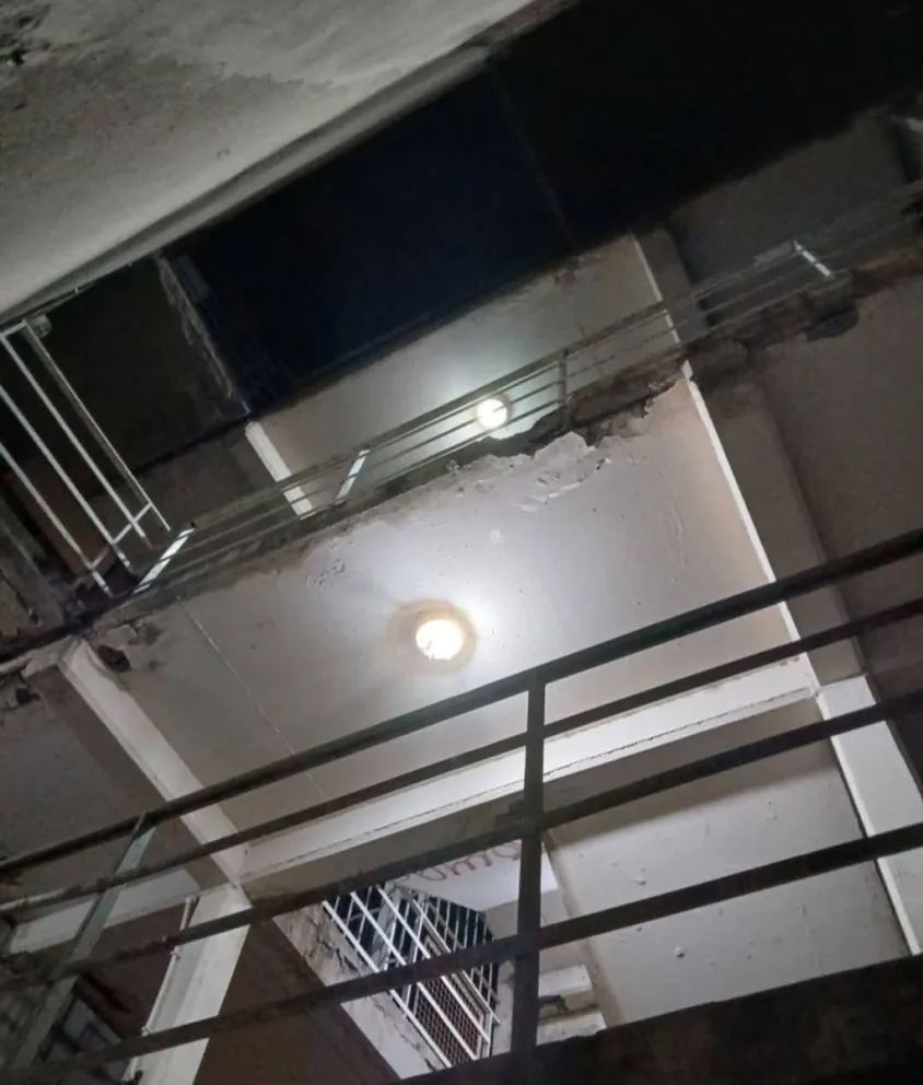 La estructura de la Escalera 3 del barrio 20 de Junio sufrió problemas de desprendimiento. Fotos: gentileza. 