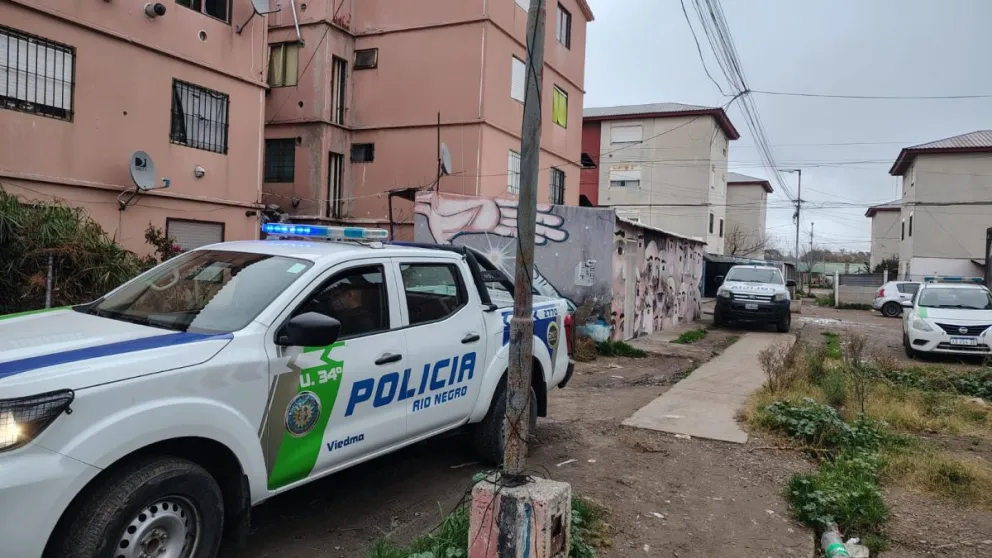 Los procedimientos se realizaron en distintos domicilios de la misma zona donde ocurrió el violento asalto a mano armada. Fotos: Gentileza.