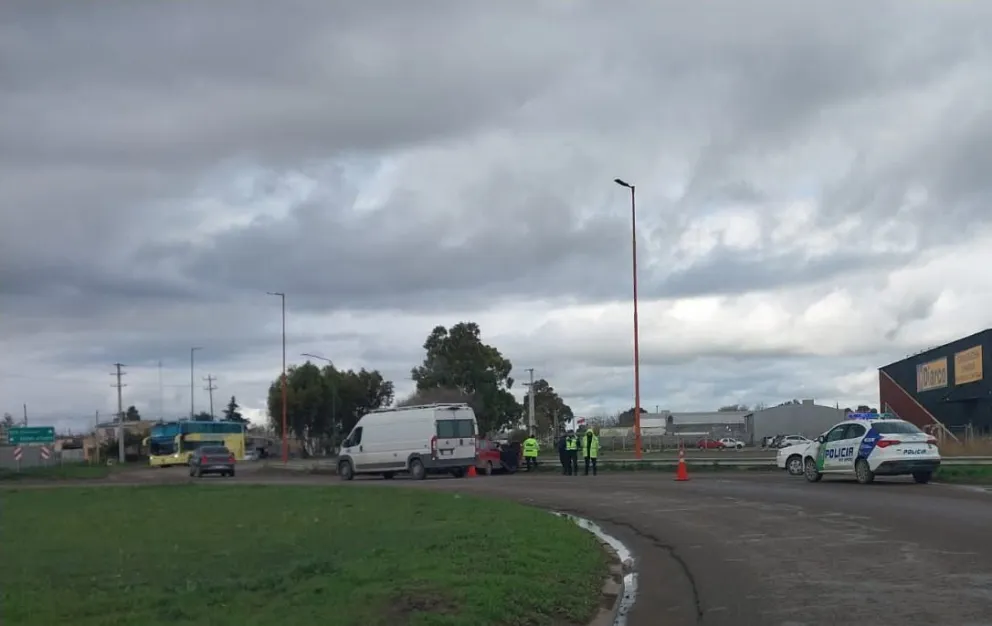 No se descarta que el asfalto húmedo haya incidido en la colisión. Foto gentileza: Taxistas en Movimiento.