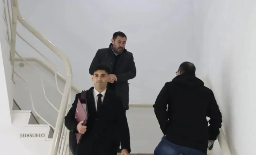 Marcelo Román llegó a la audiencia en la que la Fiscalía pidió avanzar con una acusación por presunto peculado y administración fraudulenta. Foto: Tania Domenicucci (ANR).