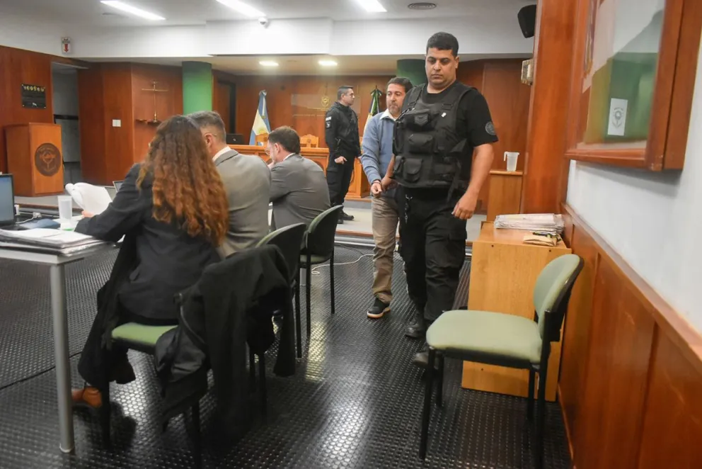 Andrés Leal, docente de Plástica de San Antonio Oeste acusado de múltiples abusos a niñas de entre seis y ocho años. Fotos NoticiasNet. 