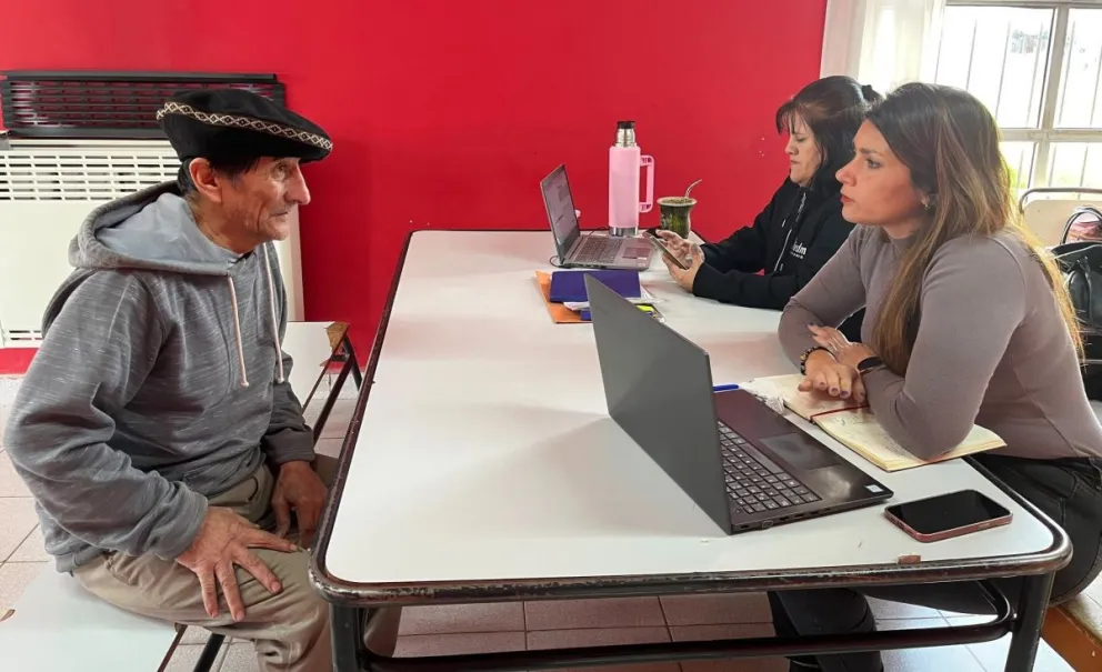 Destacaron que ya se atendieron más de 20 familias en la junta vecinal y adelantaron que el programa se trasladará a otros puntos de Viedma. Fotos: Gentileza.