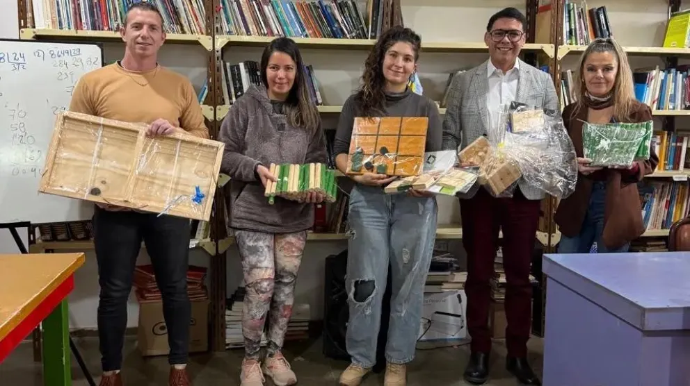 El nuevo material lúdico ya se encuentra a disposición de la comunidad de San Javier. Foto gentileza: Gobierno de Río Negro
