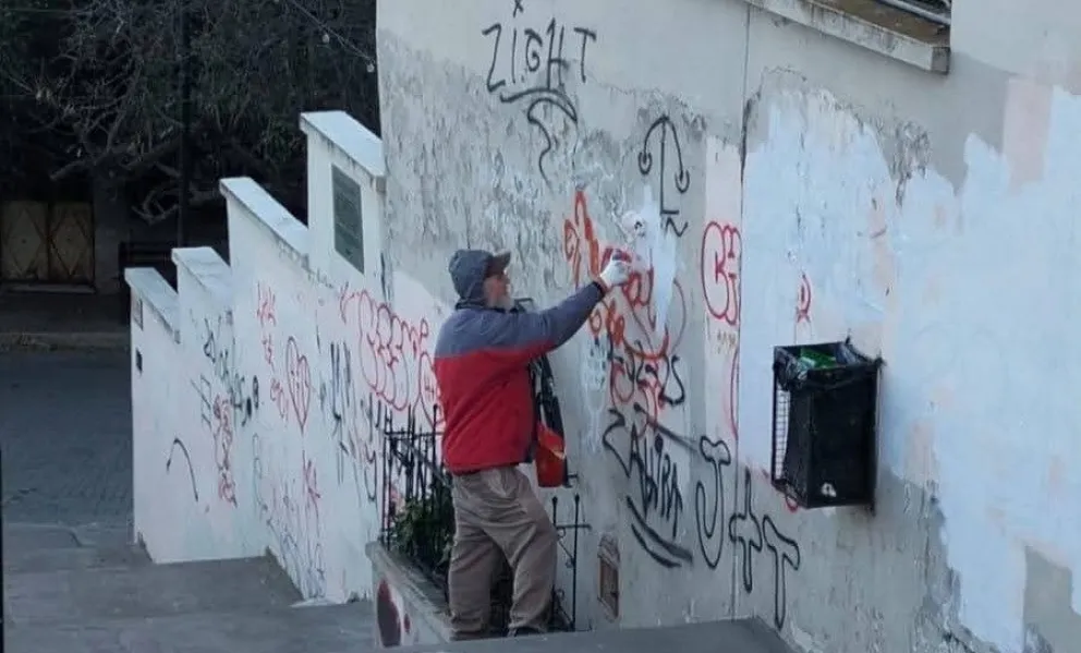 Los trabajos son ejecutados de forma integral por el personal del equipo de mantenimiento edilicio del municipio -foto gentileza.