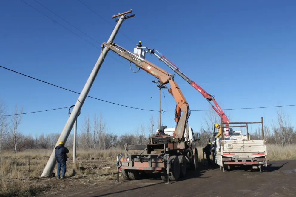 La obra busca garantizar redes de agua, electricidad y alumbrado público con financiamiento accesible para las familias adjudicatarias. Foto: Gobierno de Río Negro.