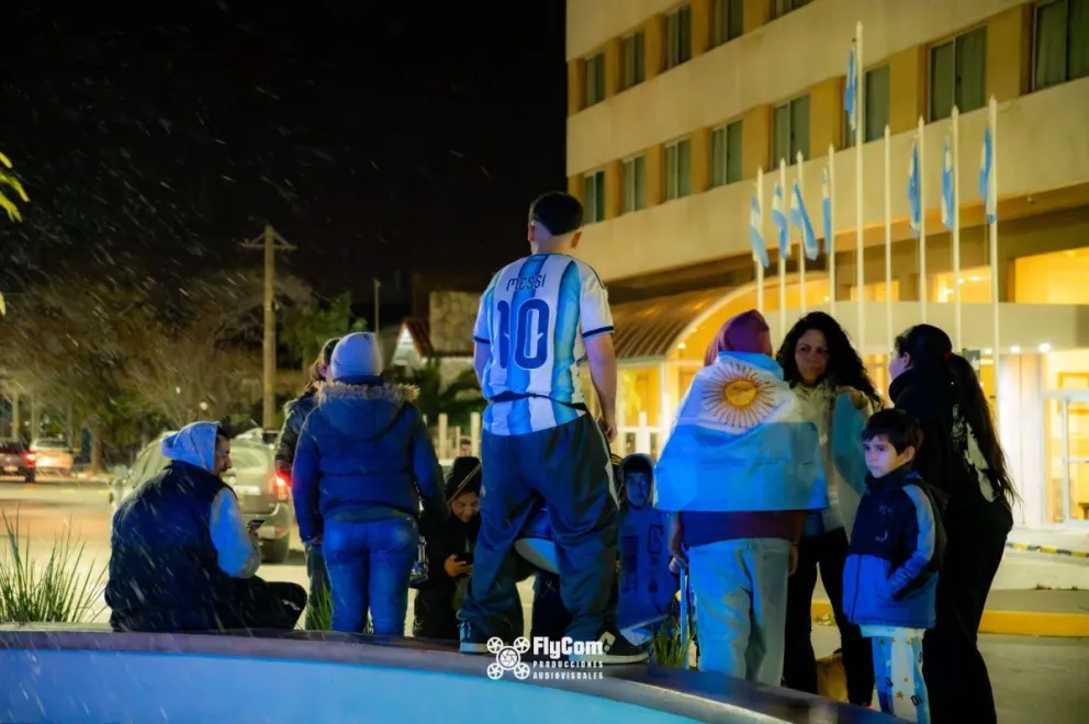 Los primeros valientes de la Scaloneta. Fotos gentileza FlyCom Producciones. 