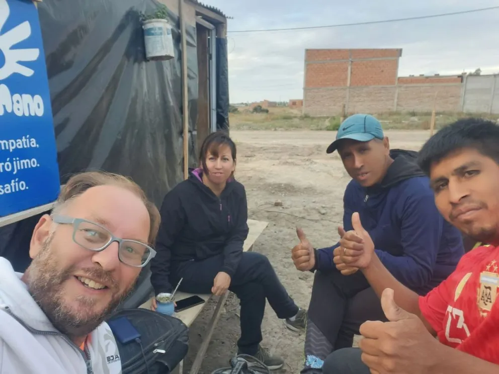 Aprovechan el feriado del 20 de junio para compartir con los vecinos de la ciudad. Foto: Gentileza de la Fundación