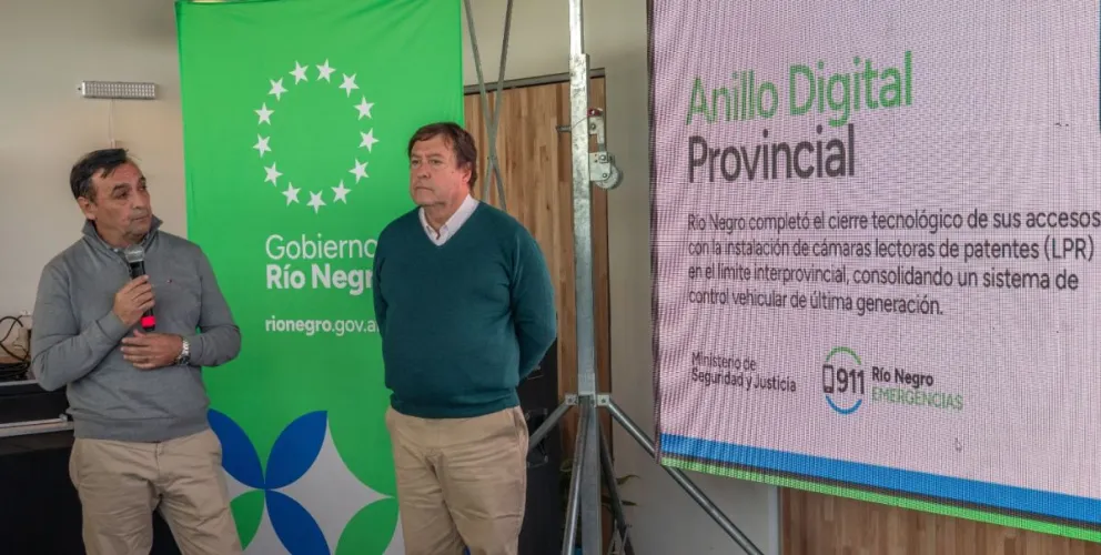 El titular de la cartera de Seguridad y Justicia explicó que el sistema permite interceptar de inmediato vehículos con impedimentos legales y remarcó la importancia de la capacitación. Foto: Gobierno de Río Negro.