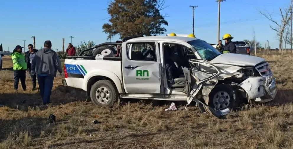 Así quedó la Toyota. Ocurrió a plena luz del día y ahora los responsables tendrán que afrontar una voluminosa deuda. Foto NoticiasNet (archivo).