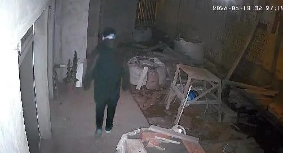 Imagen de las cámaras de seguridad que registraron el robo perpetrado este jueves. Foto: Captura de video.