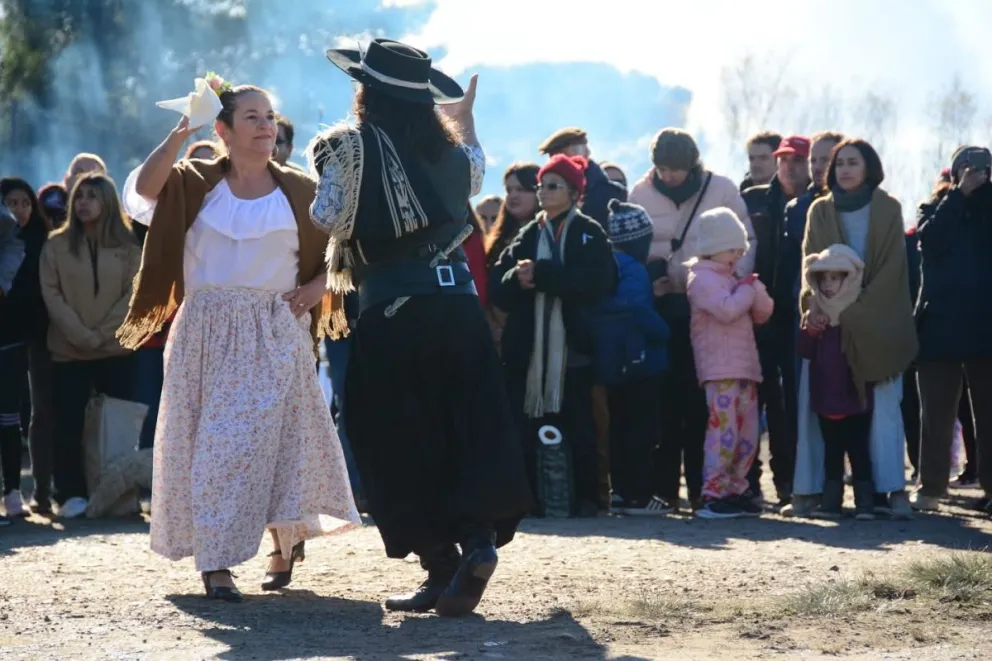 Vecinos e instituciones locales unieron fuerzas para diseñar un fin de semana lleno de mística, folklore y desafíos deportivos de primer nivel. Fotos: Comuna de San Javier.