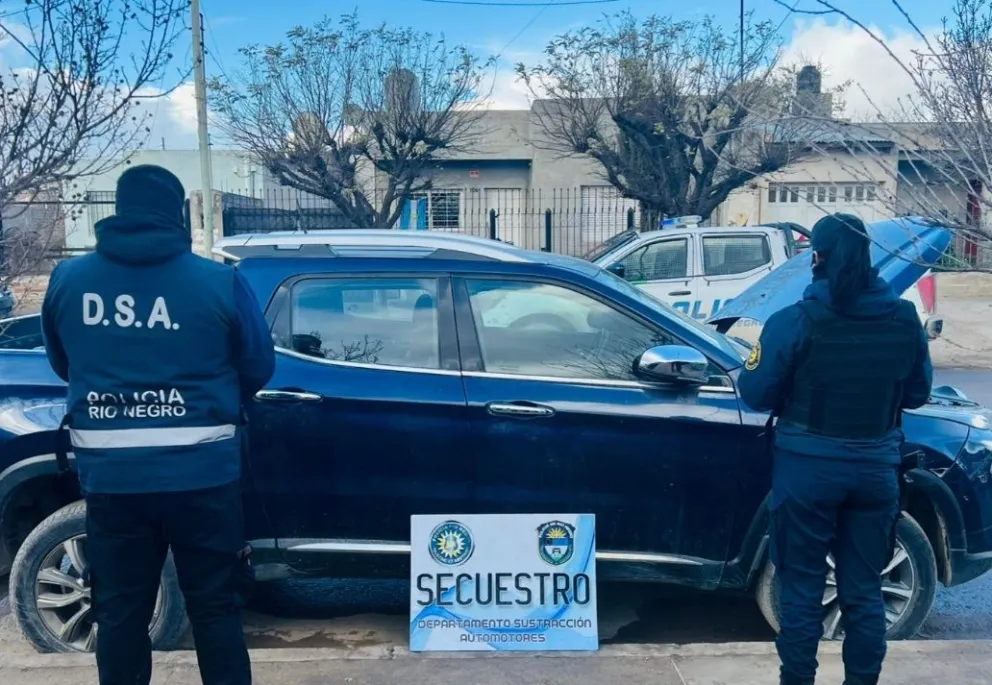 El trámite de la revisión de la Toro estuvo a cargo de personal de Sustracción de Automotores y de la comisaría 38º. Fotos gentileza.