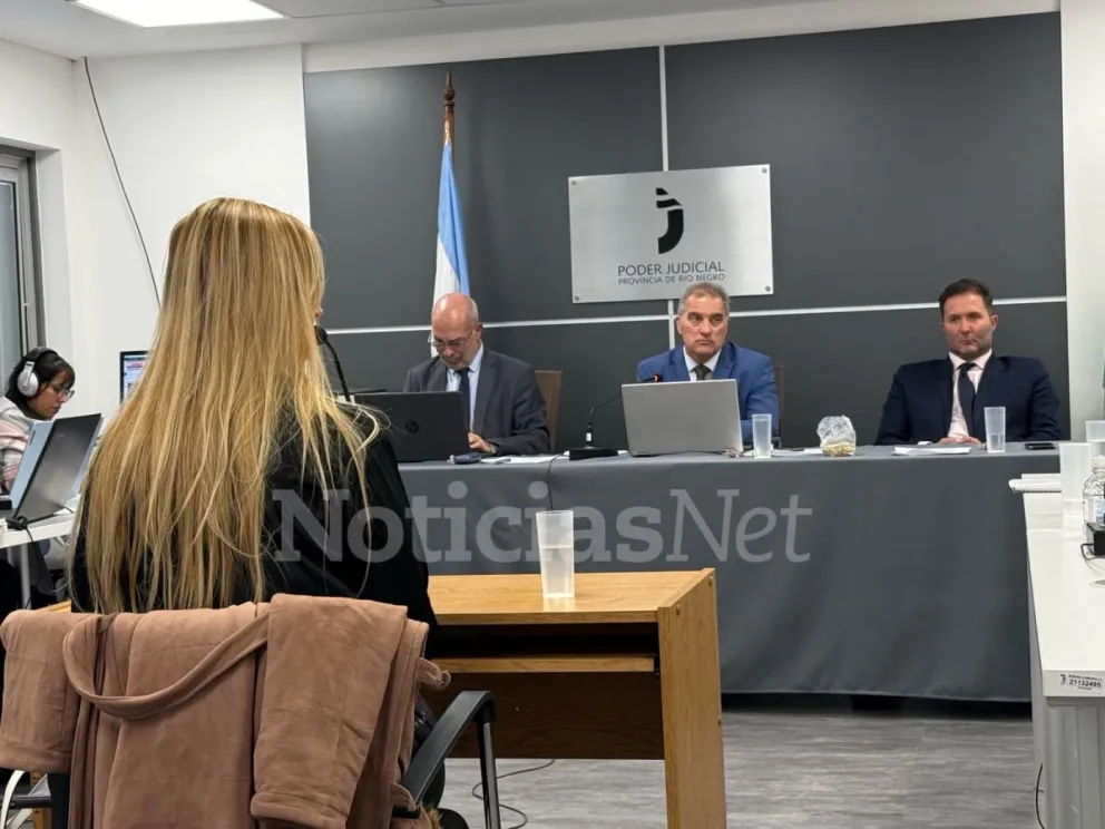 Samanta Arias, principal perjudicada por el incendio de dos cabañas y un llanto cargado de impotencia y de dolor. Fotos NoticiasNet.