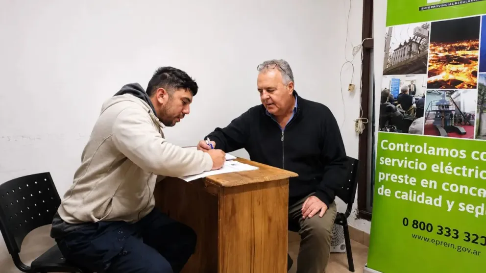 Los vecinos deberán acercarse con la factura sobre la cual desean realizar la consulta o reclamo. Foto: Gobierno de Rio Negro.