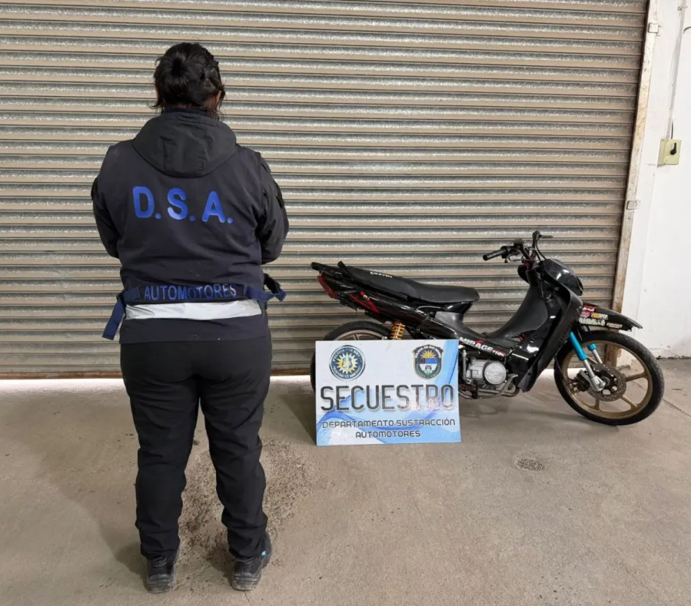 La moto con presuntas adulteraciones, secuestrada durante una inspección en un taller mecánico. Foto gentileza. 