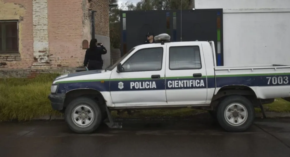 Los investigadores mantienen abiertas todas las hipótesis mientras se aguardan los resultados de laboratorio que arrojen luz sobre la procedencia y antigüedad de los restos. Fotos: Vanesa Schwemmler. 