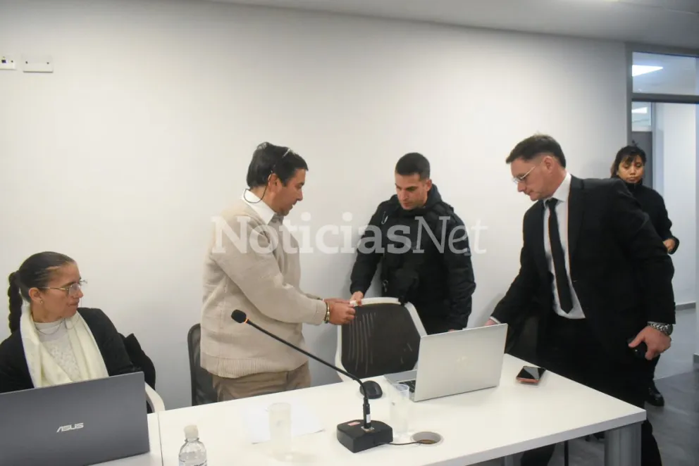 Andrés Leal, docente de Plástica de San Antonio Oeste, acusado de haber perpetrado 11 abusos a niñas de entre seis y ocho años. Fotos NoticiasNet. 