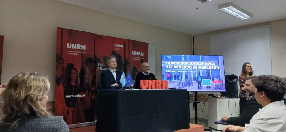 El embajador de la Unión Europea en Argentina, Erik Høeg, visitó la Universidad Nacional de Río Negro. Foto: gentileza 