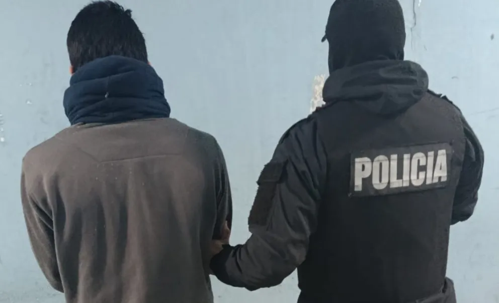 Detenido por policías de la Comisaría Primera de Viedma. 