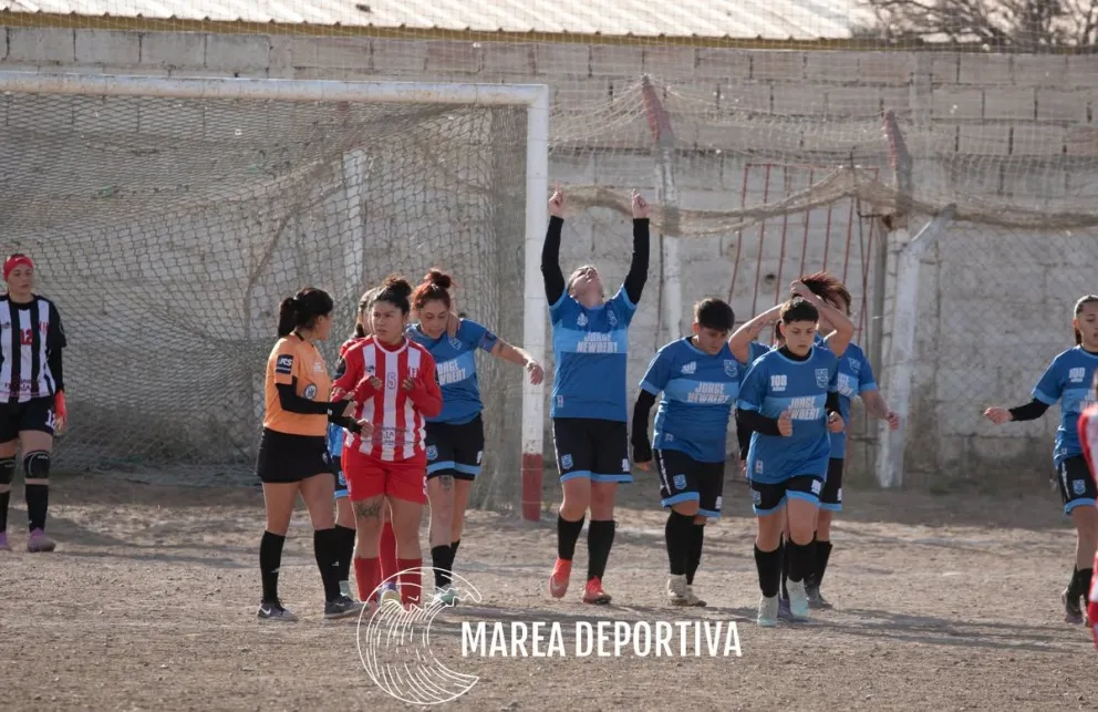 Belen Ybarra festejando el gol del triunfo. Foto: Marea Deportiva.